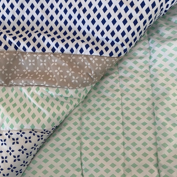 Multi colored Full sized Quilted Comforter - Picture 3 of 8